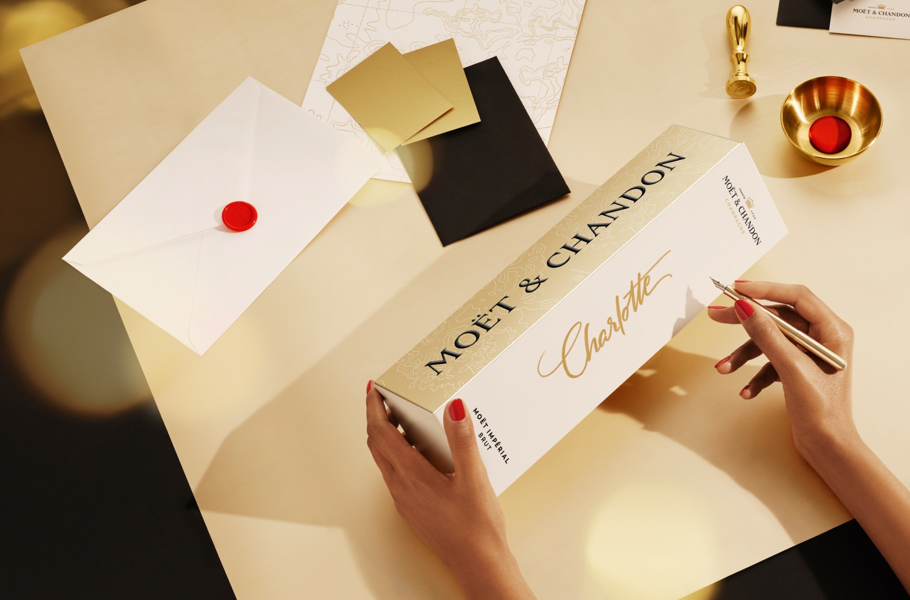 MOËT & CHANDON  Moët & Chandon has released two types of limited gift  boxes, the perfect gifts for your loved ones!